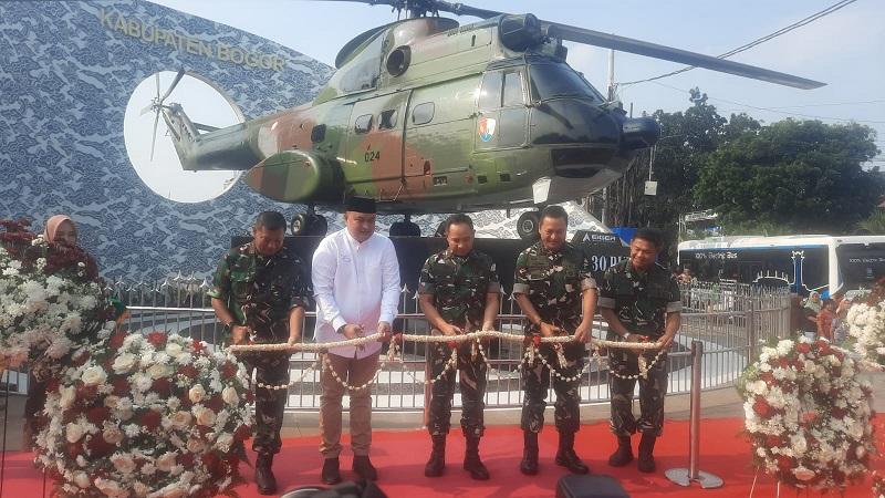 Panglima TNI Jenderal Agus Subiyanto Meresmikan Tugu Helikopter di Cibinong Bogor