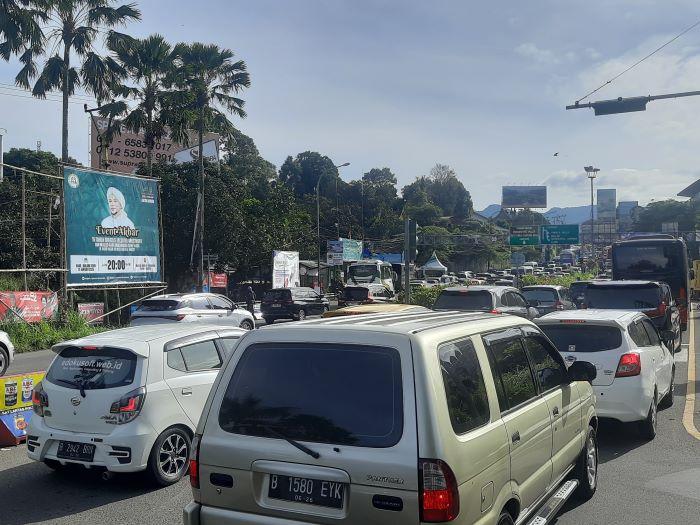Polisi-Berlakukan-Satu-Arah-ke-Puncak-Bogor.jpg