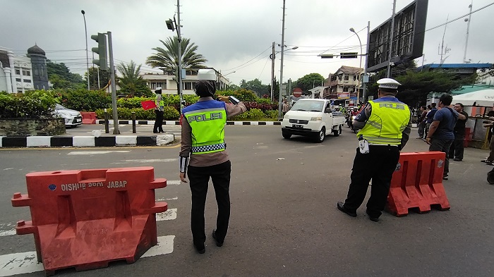 Jalur Puncak Bogor Kembali Dinormalkan Menjadi Dua Arah oleh Polres Bogor