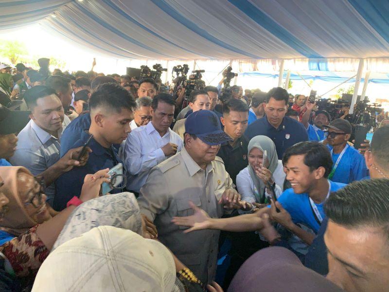 Prabowo-panen-Raya-di-Karawang.jpg