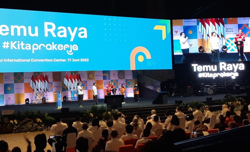 Presiden-Jokowi-berdialog-dengan-empat-alumni-program-Kartu-Prakerja.jpg