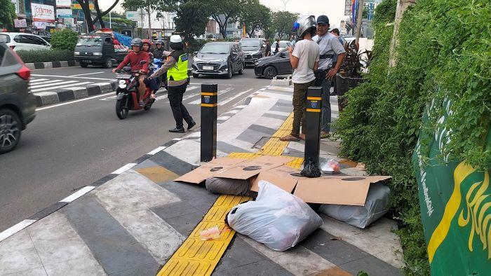 Pria-Ditemukan-Tewas-di-Trotoar-Margonda.jpg