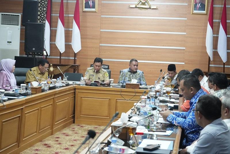Rakor-terkait-program-kegiatan-tahun-2024-2025-di-Ruang-Rapat-DPRD-Kabupaten-Bogor.jpg