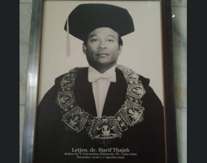 Rektor-UI-Letjen-Prof-dr-Sjarif-Thajeb.jpg
