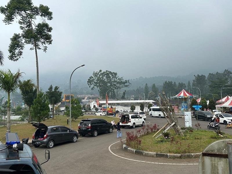 Rest-Area-Gunung-Mas-di-Jalan-Raya-Puncak-Kecamatan-Cisarua-Kabupaten-Bogor-Jawa-Barat.jpg