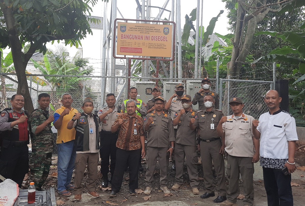 Satpol-PP-Kota-Depok-menyegel-menara-BTS.jpg