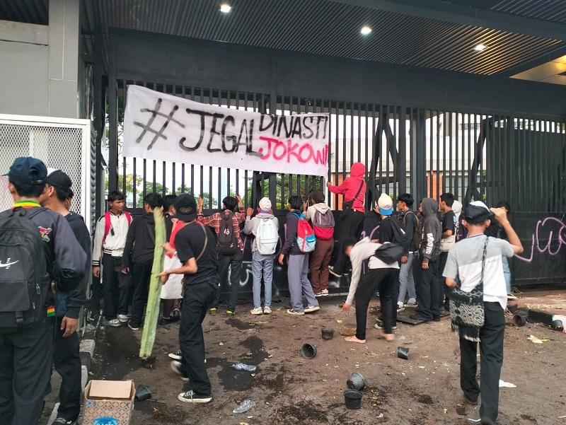 Sejumlah-pelajar-ikut-ikutan-demo-di-Gedung-DPR-RI.jpg