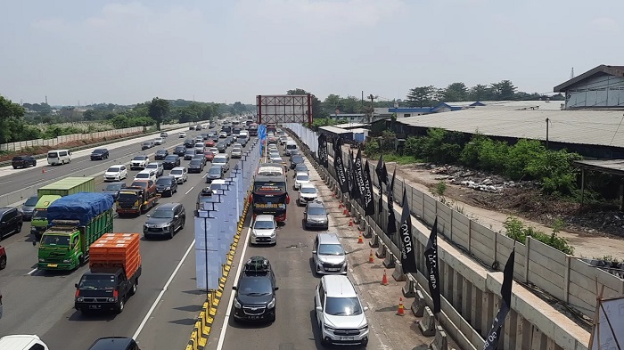 Sistem-one-way-di-KM-72-Tol-Cipali-sampai-dengan-KM-414-Tol-Kalikangkung.jpg
