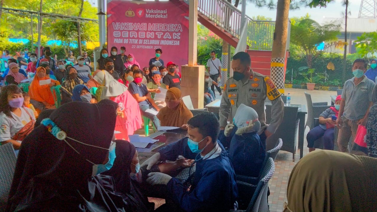 Suasana-Vaksinasi-Merdeka-yang-digelar-Mabes-Polri-bersama-Perempuan-Milenial-Untuk-Indonesia.jpg