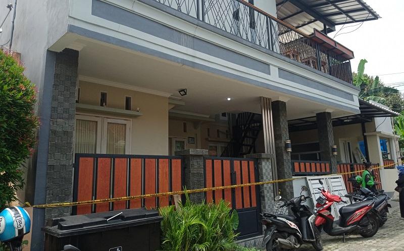 Suasana-rumah-lokasi-pembuhuhan-bapak-bunuh-anak-di-Klaster-Pondok-Jatijajar.jpg