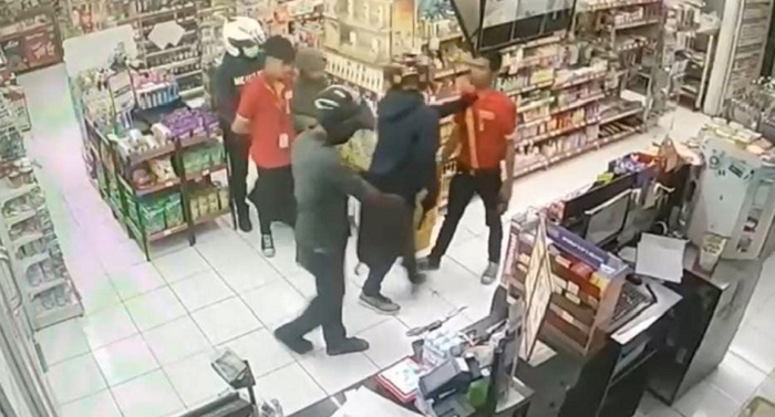 Tim-Sanggabuana-Polres-Karawang-menangkap-tiga-perampokan-minimarket-di-Jatisari.jpg