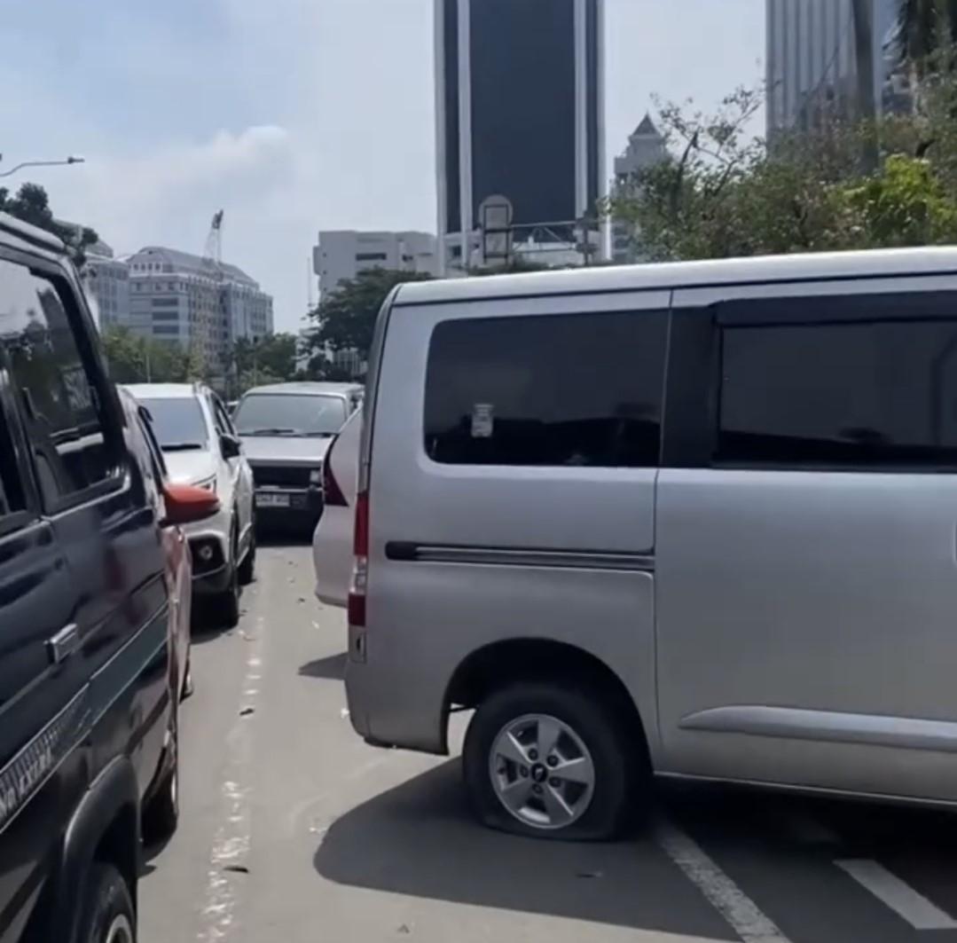 Viral-ban-kempes-di-Monas.jpg
