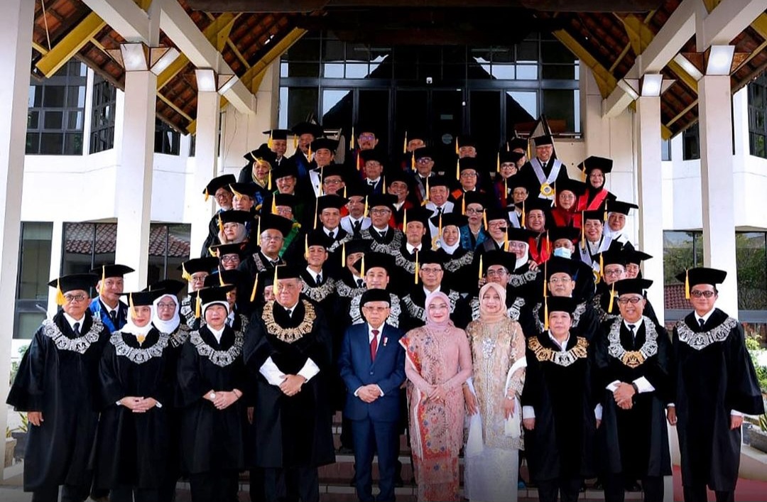 Wapres-maaruf-Amin-foto-bersama-rektor-dan-dosen-universitas-indonesia.jpg