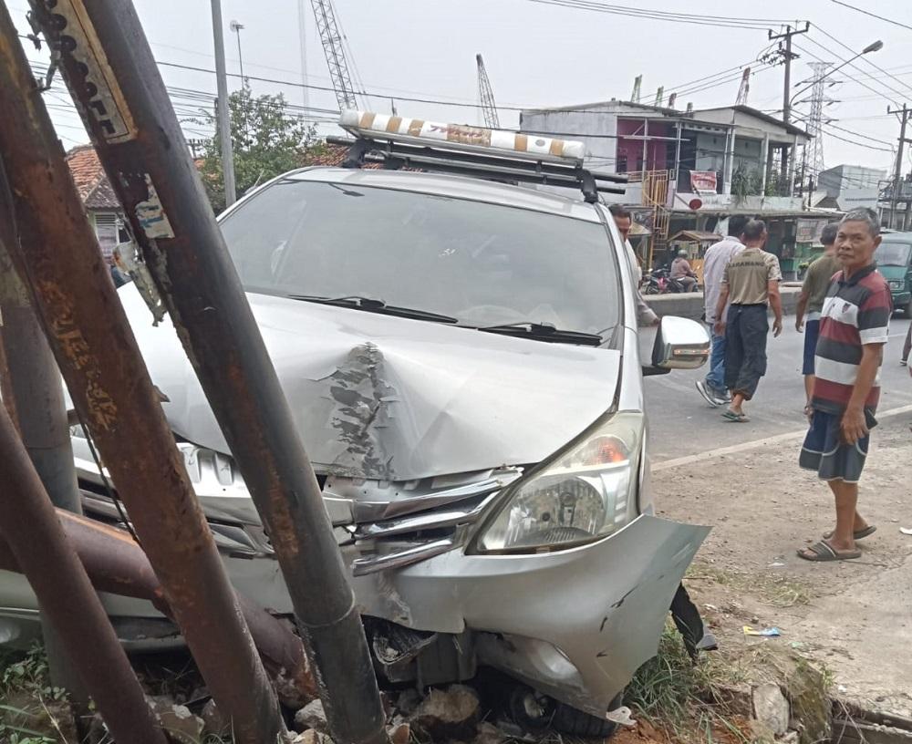 Viral Minibus Terlibat Kecelakaan di Jalan Raya Karawang, Warga Temukan Jasad Bayi dan Narkotika