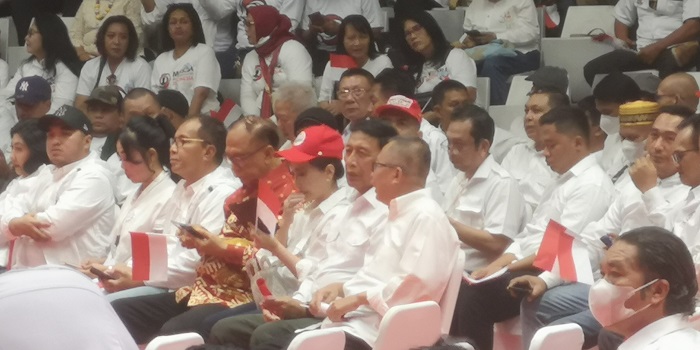Wiranto-dan-Arsul-Sani-sedang-berbincang-di-Puncak-Musra-Relawan-Jokowi.jpg