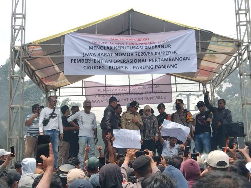 Tolak Kebijakan Dedi Mulyadi, 10 Ribu Warga Bogor Barat Gelar Aksi Unjuk Rasa