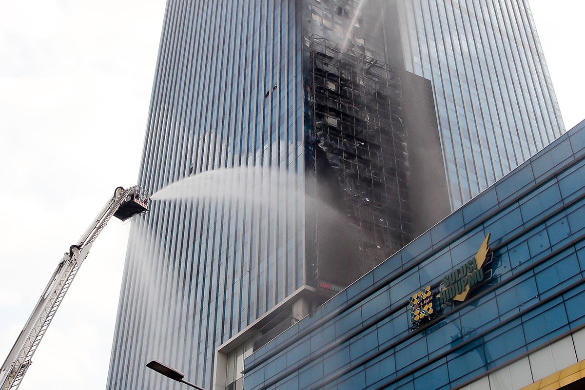 gedung-K-Link-Tower-yang-terbakar.jpg