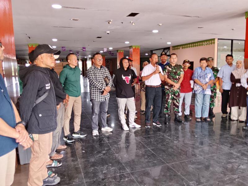 Dukung Teman dalam Boxing Galdiator di Stadion Pakansari Bogor, Geng Amerika Bawa 100 Suporter