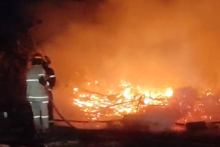 kandang-ayam-di-Bojongsari-Kota-Depok-terbakar.jpg