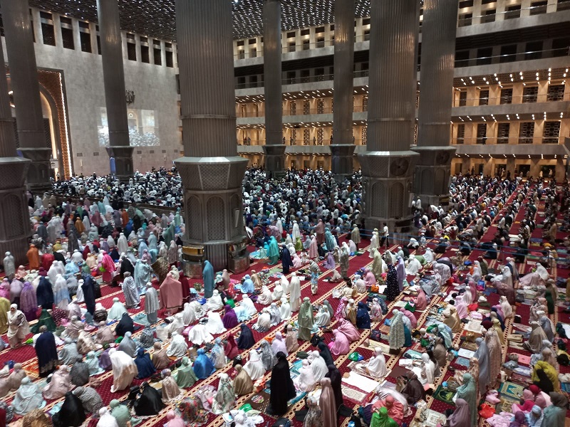 malam-pertama-pelaksanaan-Salat-Tarawih-Sabtu-242022.jpg