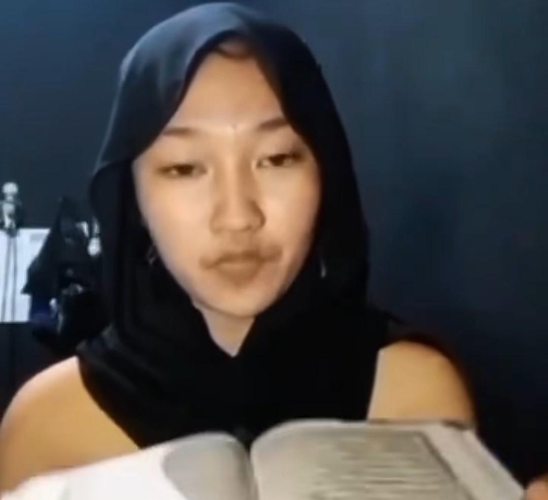 wanita-jijab-hina-Alquran.jpg