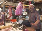 Ahmad-Sugandi-50-pedagang-daging-sapi-di-Blok-C-nomor-49-Pasar-Agung.jpg