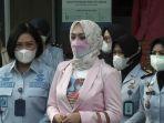 Angelina-Sondakh-akhirnya-bisa-menghirup-udara-bebas-setelah-keluar-dari-Lapas-Pondok-Bambu.jpg