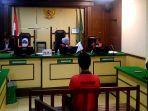 Armor-Toreador-baju-tahanan-merah-menghadiri-sidang-pembacaan-vonis.jpg