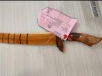 Golok-yang-digunakan-Rizky-Novyandi-Achmad-ketika-menganiaya-anak-dan-istrinya.jpg