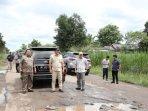 Gubernur-Lampung-Arinal-Djunaidi-tinjau-jalan-rusak.jpg