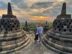 Hanung-Bramantyo-dan-istrinya-Zaskia-Adya-Mecca-di-Candi-Borobudur.jpg