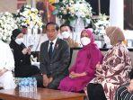 Jokowi-bertakziah-ke-rumah-duka-almarhum-Tjahjo-Kumolo.jpg