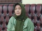 Kepala-SMPN-19-Depok-Nenden-Eveline-Agustina.jpg
