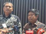 Ketua-KPUD-Wahyu-Dinata-Kiri-dan-Komisioner-KPU-Dody-Wijaya-kanan.jpg