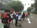 Massa-buruh-di-Kawasan-Senayan-Tanah-Abang-Jakarta-Pusat-pada-Sabtu-1452022.jpg