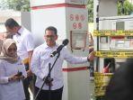 Menteri-Perdagangan-Budi-Santoso-kanan-memimpin-penyegelan-SPBU-3443111.jpg