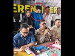 Polisi-memamerkan-dokter-cabul-yang-merudapaksa-keluarga-pasien-di-Bandung.jpg