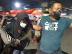 Polisi-mengamankan-seorang-remaja-yang-kedapatan-membawa-senjata-tajam.jpg