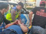 Polisi-mengevakuasi-pejalan-kaki-yang-tertabrak-motor-di-Jalan-Margonda.jpg