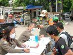 Puluhan-orang-diberi-sanksi-setelah-tidak-memakai-masker.jpg