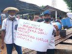 Ratusan-pengrajin-tahu-tempe-melakukan-aksi-unjuk-rasa-di-sentra-produksi-tempe-RT-03RW-01.jpg