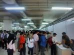 Ribuan-Pencari-kerja-mengantre-di-depan-stand-perusahaan-dalam-Job-Fair-di-Mall-BTM.jpg