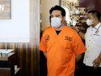 Roby-Satria-alias-Roby-Geisha-dihadirkan-dalam-jumpa-pers-di-Mapolres-Jakarta-Selatan.jpg