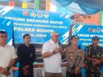 Rudy-Susmanto-pegang-mic-saat-ditemui-usai-mengikuti-peresmian-205-dapur-SPPG.jpg