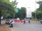 Salah-satu-titik-penyekatan-ganjil-genap-di-Depok-yang-menimbulkan-kemacetan-terjadi-di-Fly-Over-UI.jpg