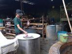 Suasana-Pabrik-Tahu-si-Bungsu-Beji-Depok-pada-Rabu-2322022.jpg