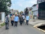 Supian-Suri-meninjau-Jalan-Enggram.jpg