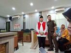 Terdakwa-kasus-pencabulan-RK-memasuki-ruang-sidang-PN-Depok.jpg