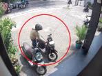 Tiga-pelaku-pencurian-sepeda-motor-beraksi-di-depan-sebuah-rumah-makan.jpg