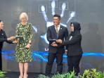 Vice-Chancellor-and-President-UQ-Profesor-Deborah-Terry-AC-dan-Rektor-UI-Heri-Hermansyah.jpg